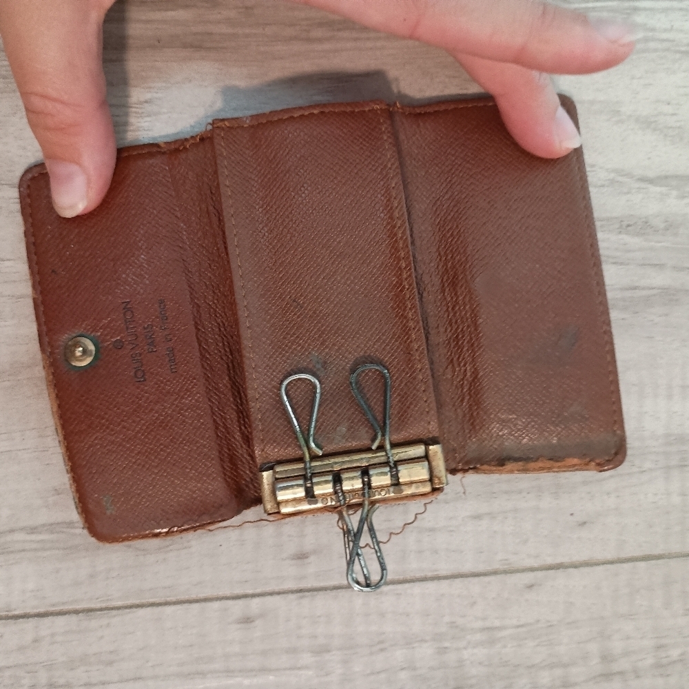 Authentic Louis Vuitton Multicle 4 Monogram Key Holder Canvas Leather 4 Hooks - Picture 7 of 12